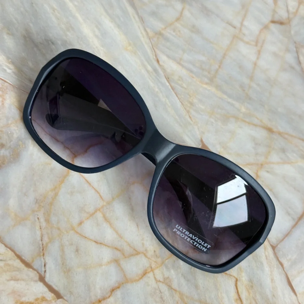 Women's Black Oversized Sunglasses‎ - UV Protection